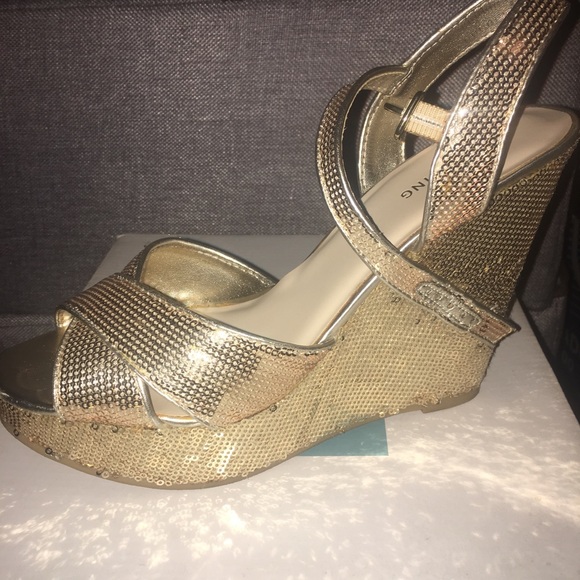 Gold wedges - Picture 3 of 4